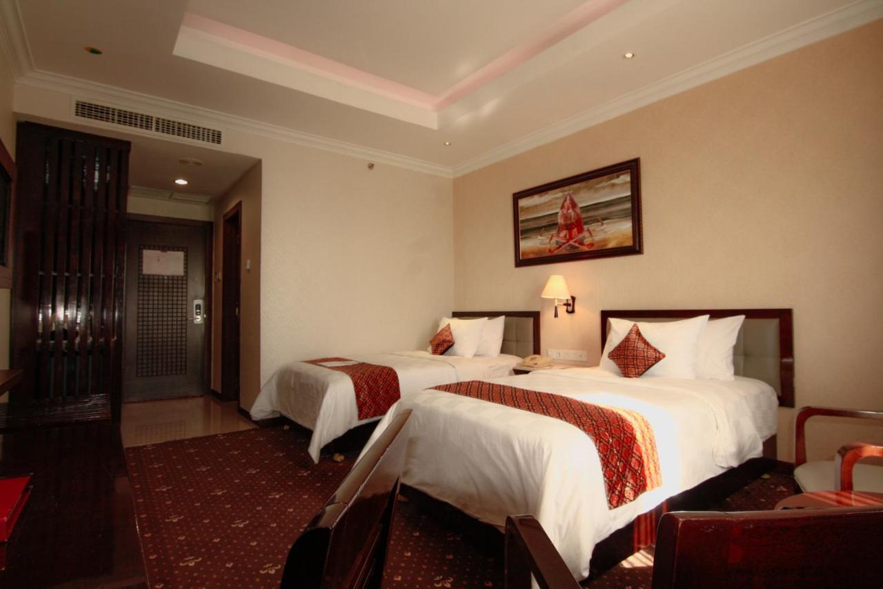 Hermes Palace Hotel Banda Aceh Exterior photo