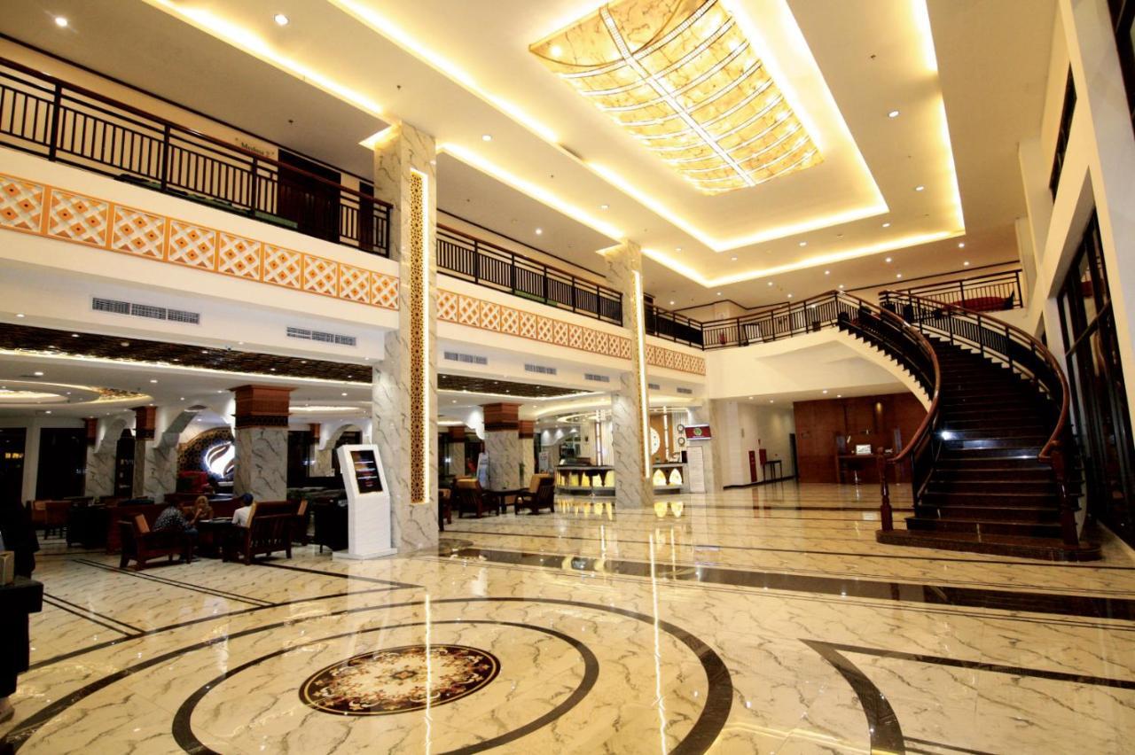 Hermes Palace Hotel Banda Aceh Exterior photo